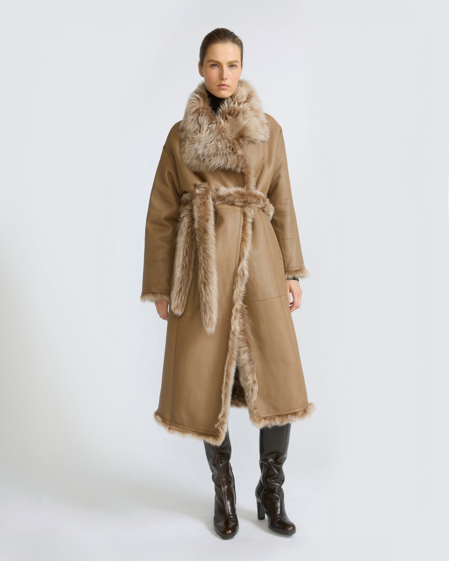 Manteau long réversible en peau lainée d'agneau