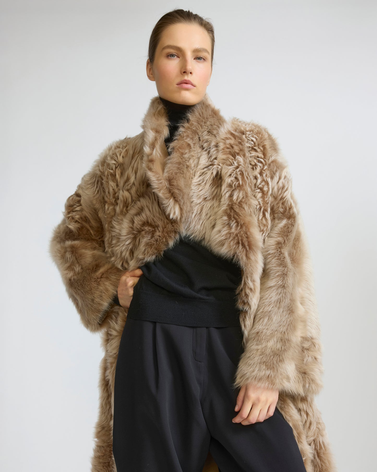 Manteau long réversible en peau lainée d'agneau
