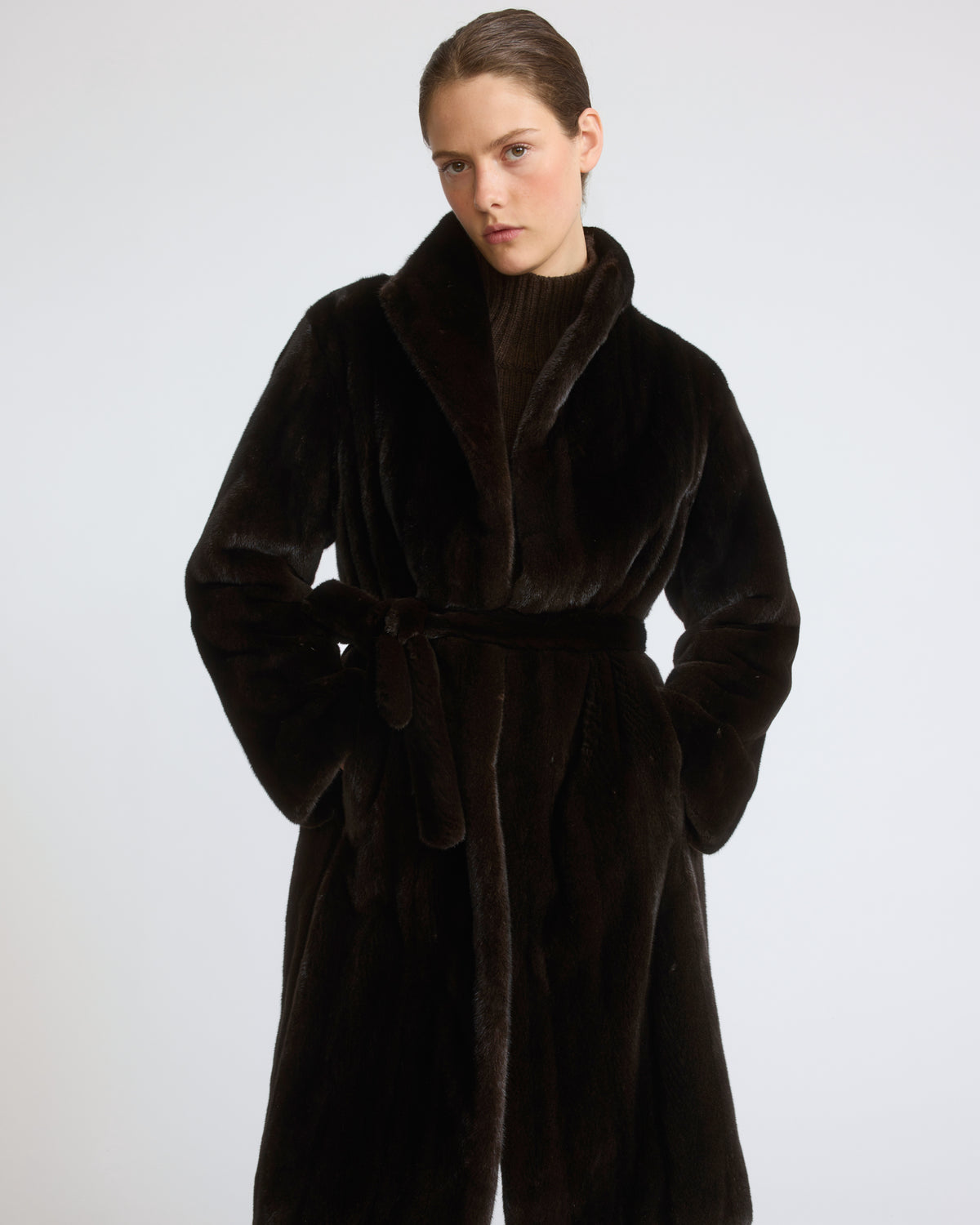 Manteau en fourrure de vison à poils longs avec un col haut - Yves Salomon - Nouvelle collection Automne Hiver