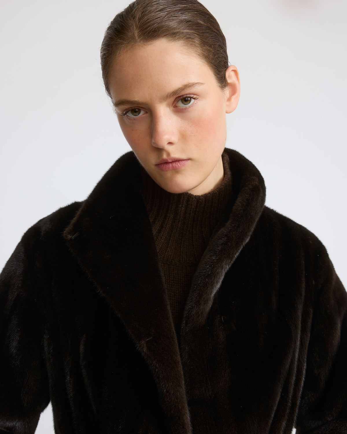 Manteau en fourrure de vison à poils longs avec un col haut - Yves Salomon - Nouvelle collection Automne Hiver