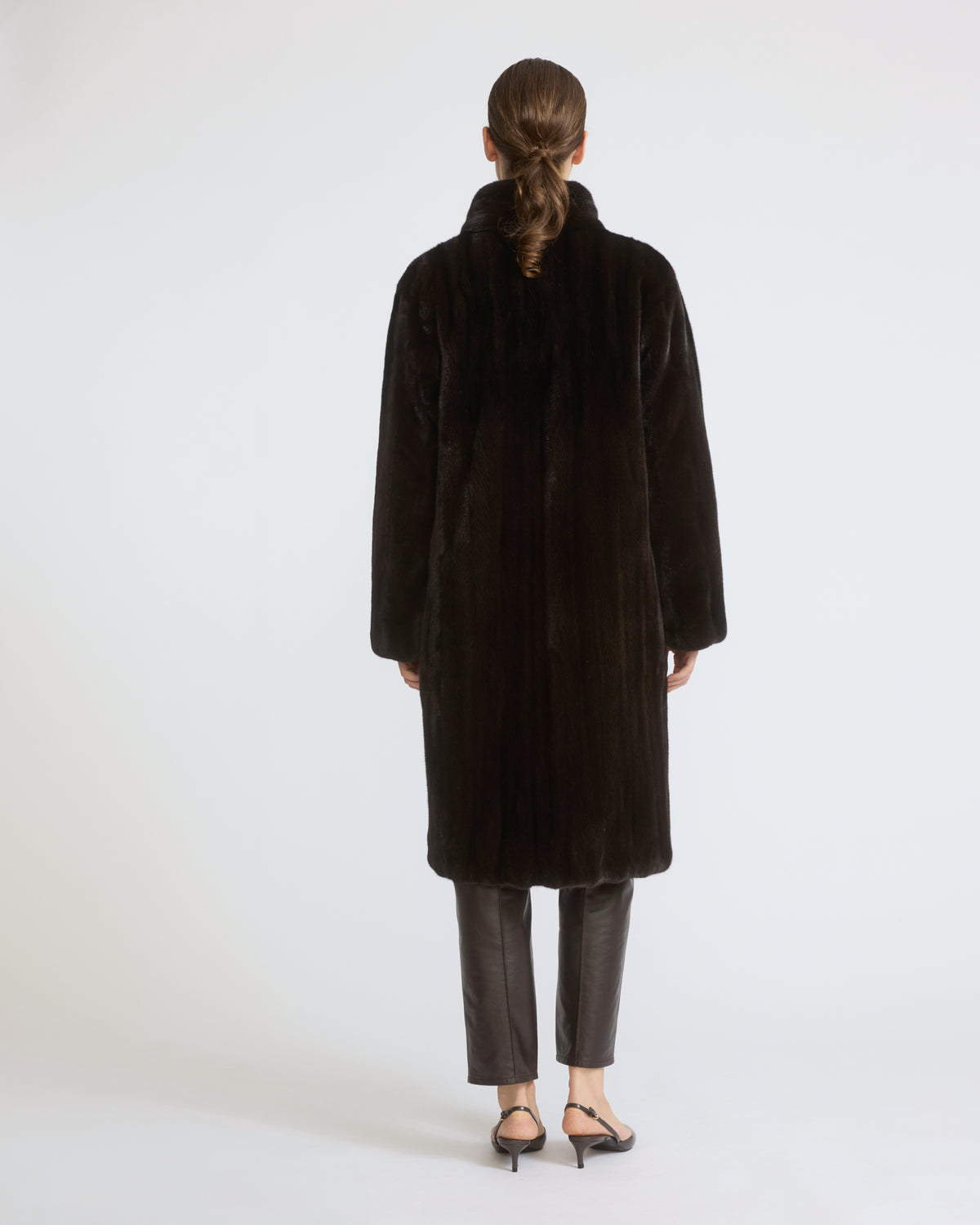 Manteau en fourrure de vison à poils longs avec un col haut - Yves Salomon - Nouvelle collection Automne Hiver