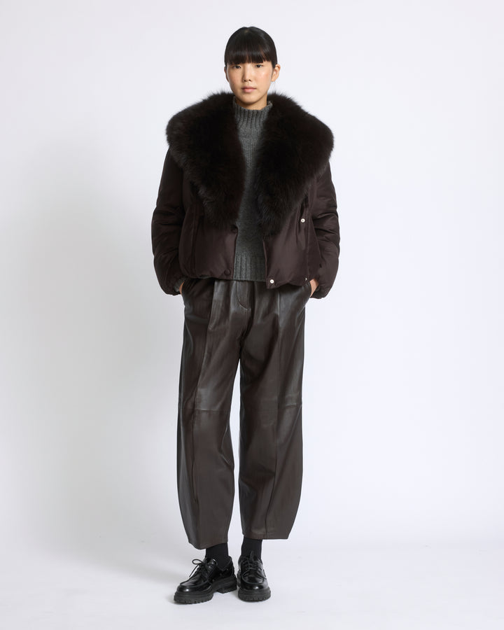 Doudoune courte croisée en tissu technique Loro Piana avec col amovible en fourrure de renard - Yves Salomon - Nouvelle collection Automne Hiver