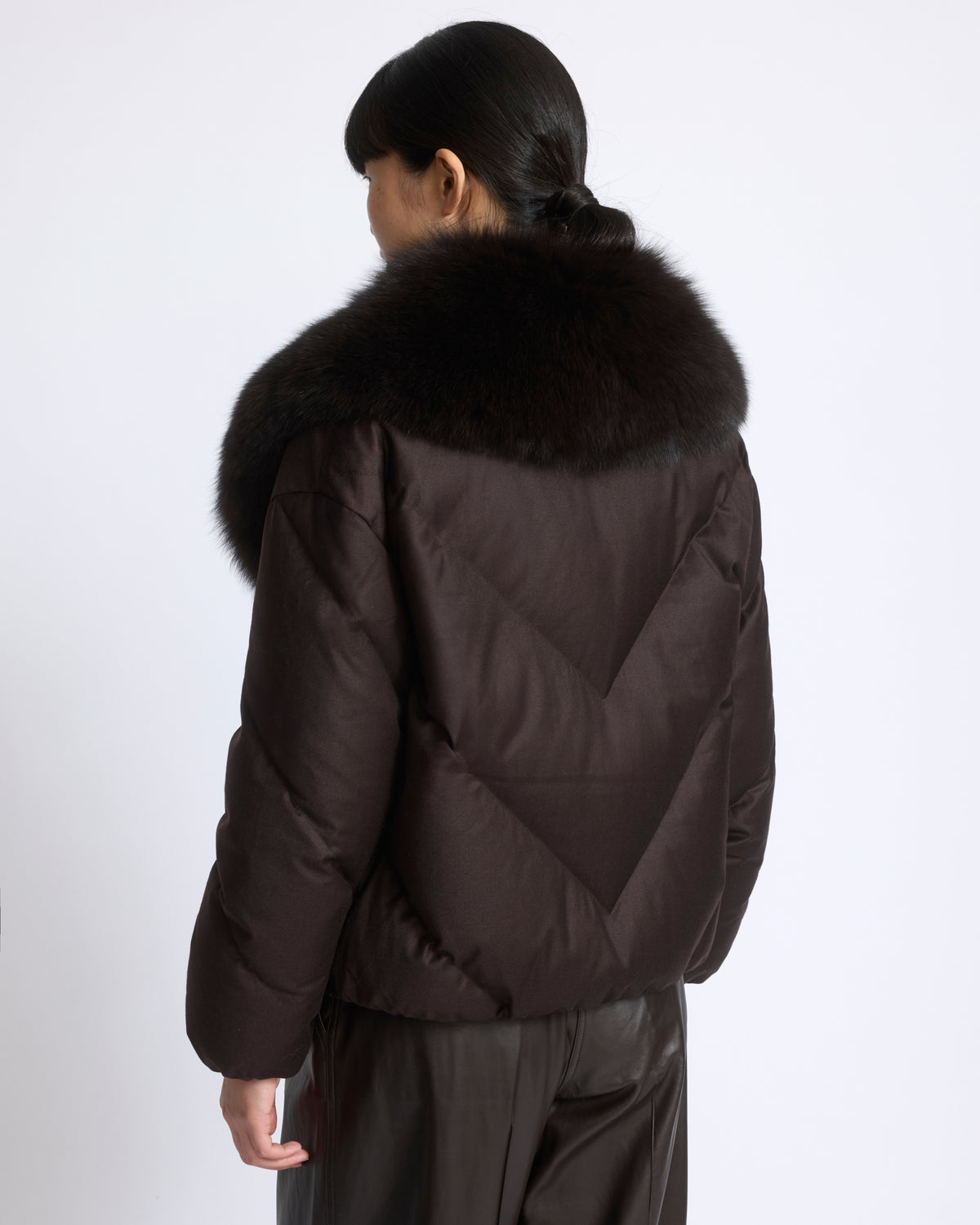Doudoune courte croisée en tissu technique Loro Piana avec col amovible en fourrure de renard - Yves Salomon - Nouvelle collection Automne Hiver