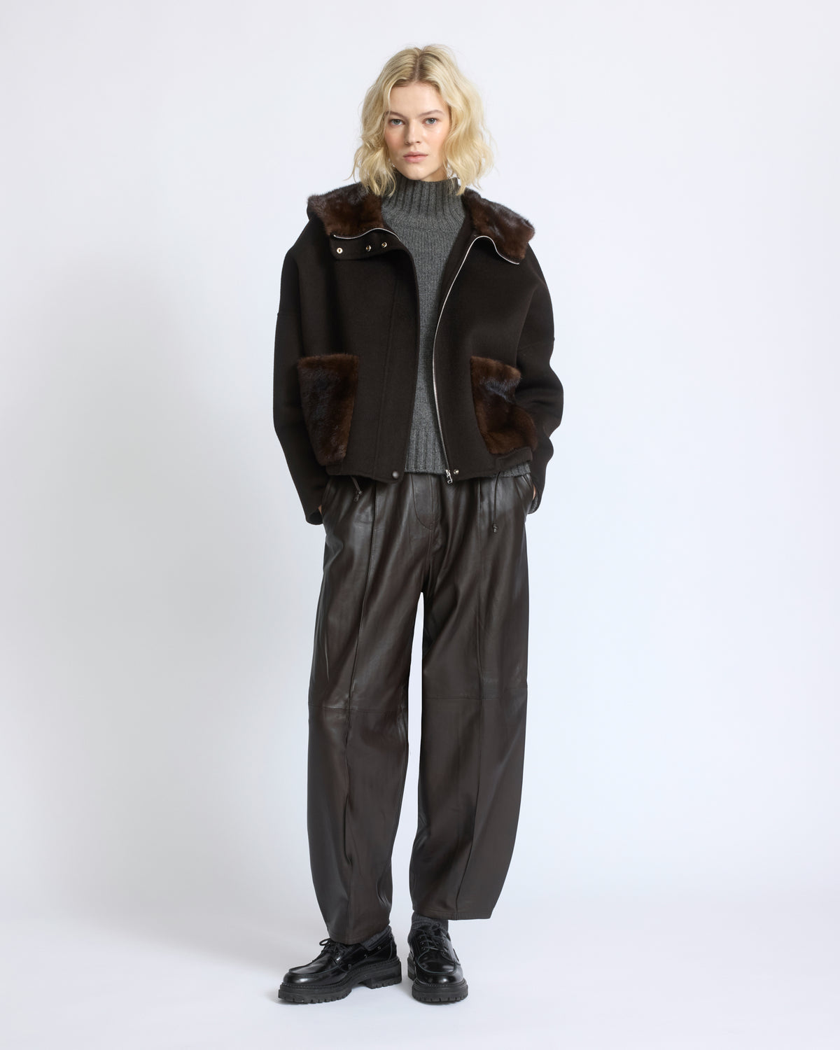 Veste à capuche en lainage cachemire double face et fourrure de vison - Yves Salomon - Nouvelle collection Automne Hiver