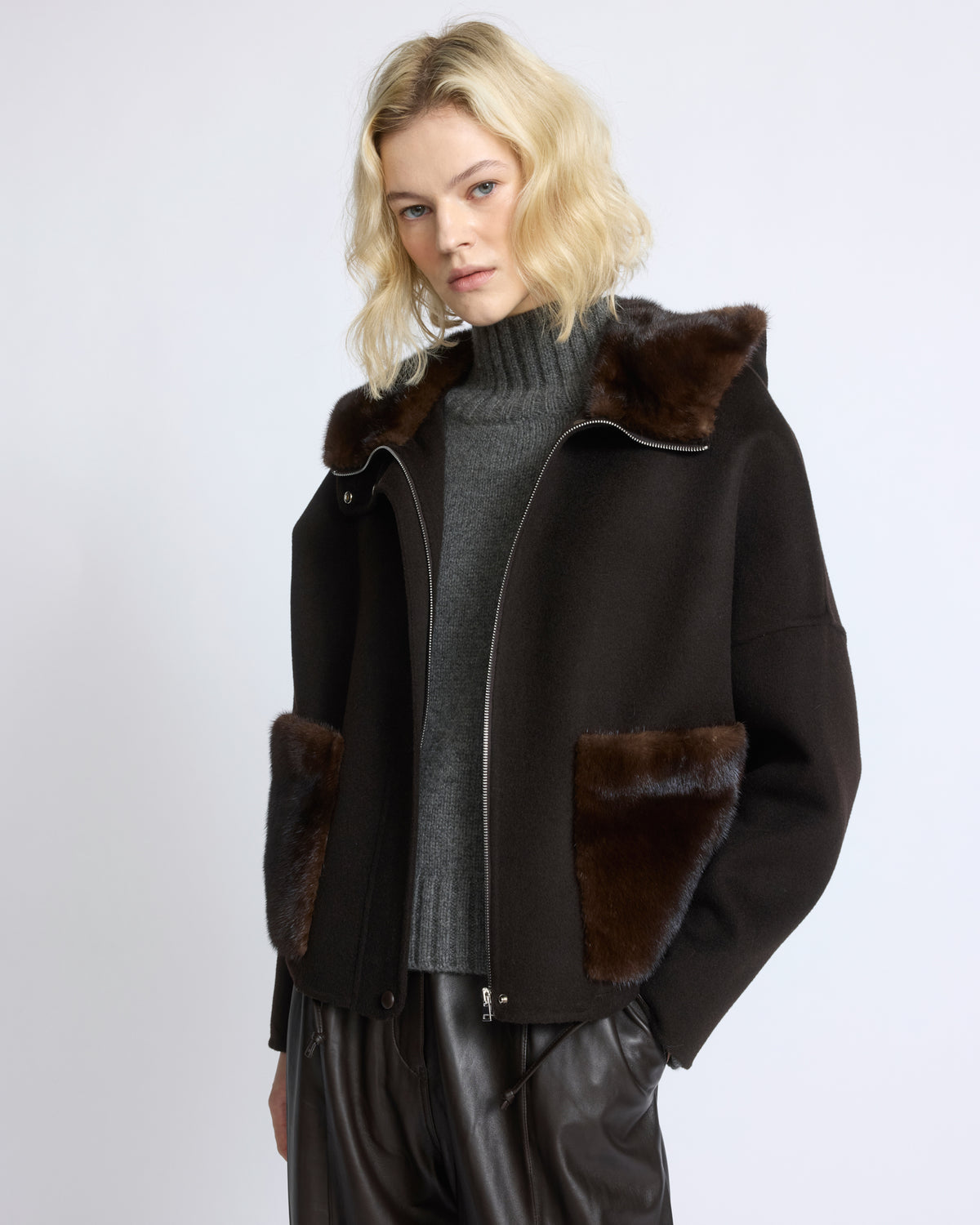 Veste à capuche en lainage cachemire double face et fourrure de vison - Yves Salomon - Nouvelle collection Automne Hiver