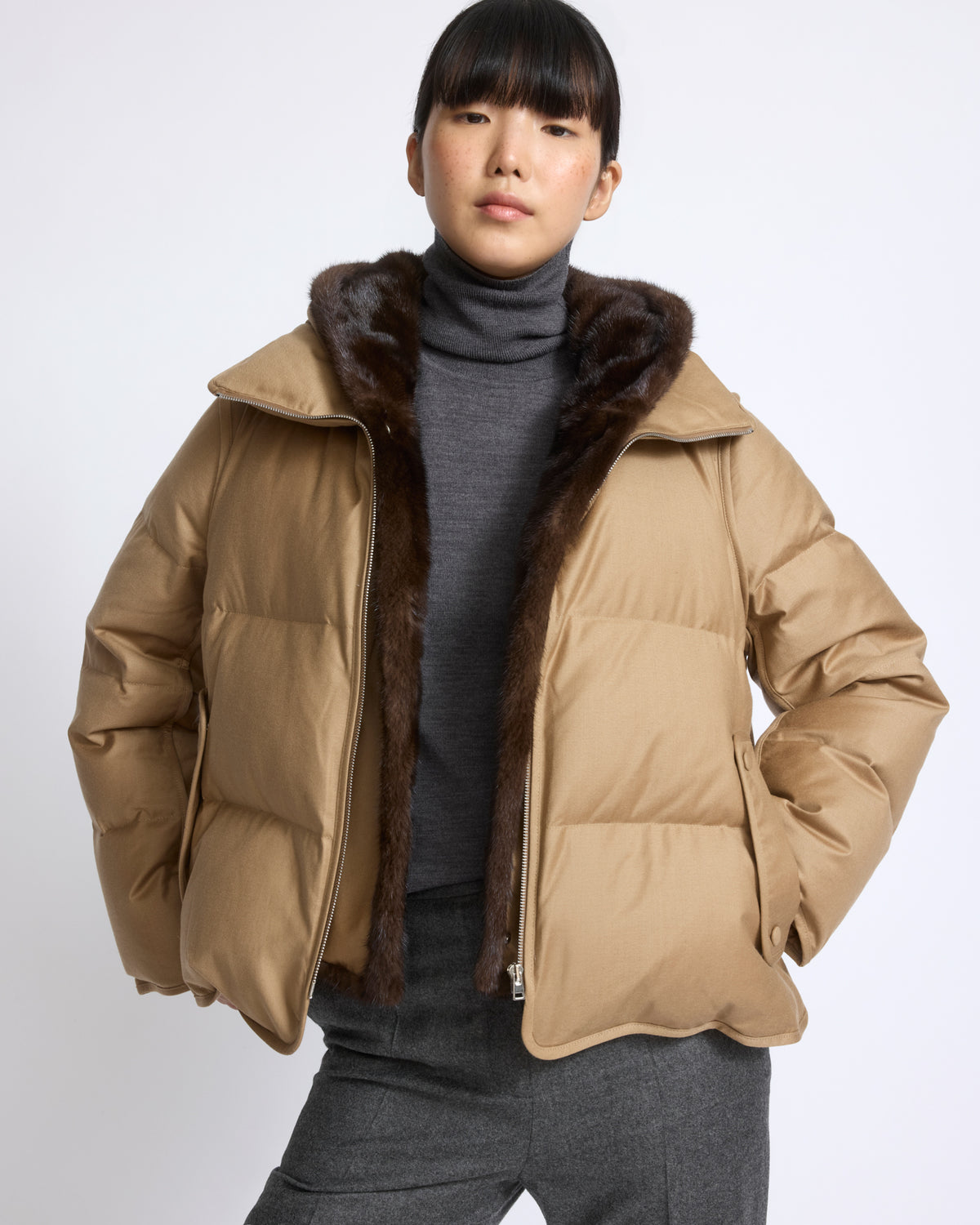 Doudoune courte en flanelle Loro Piana avec plastron amovible en fourrure de vison - Yves Salomon - Nouvelle collection Automne Hiver
