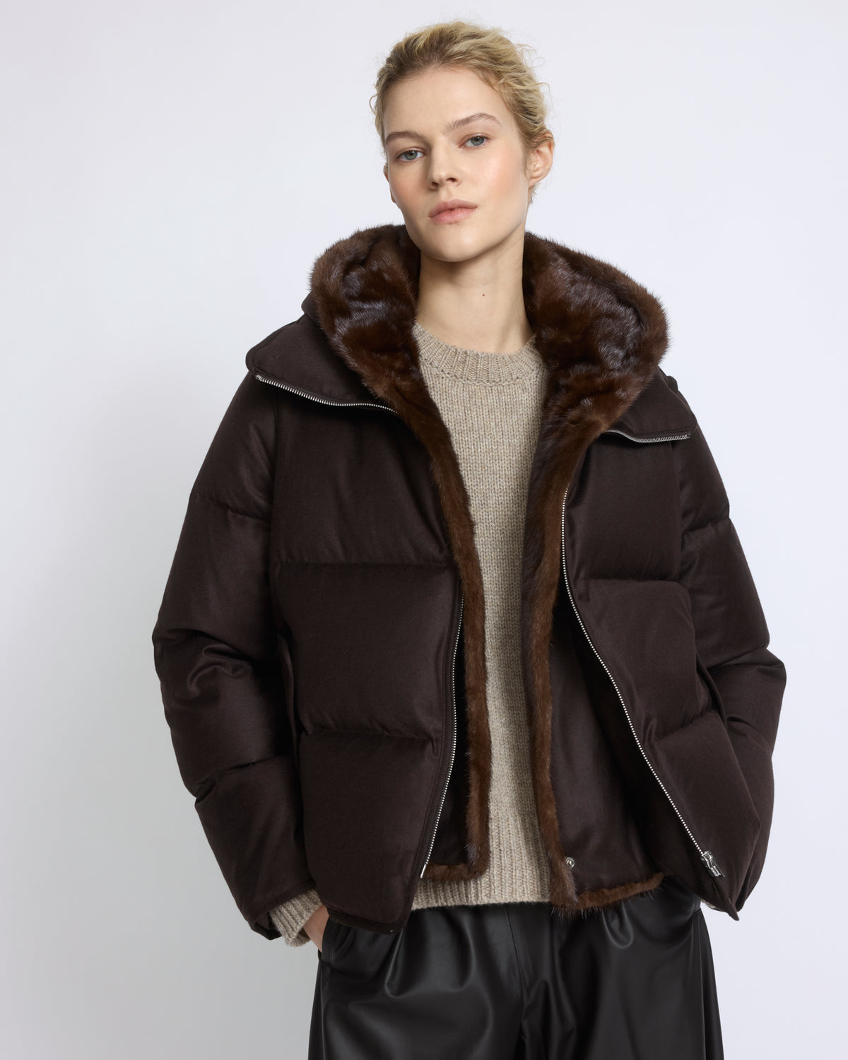 Doudoune courte en flanelle Loro Piana avec plastron amovible en fourrure de vison - Yves Salomon - Nouvelle collection Automne Hiver