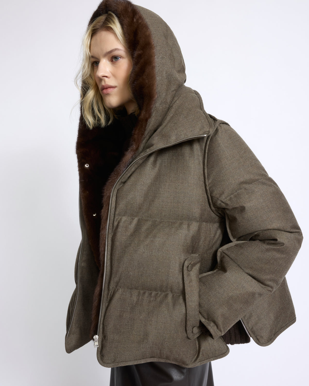 Doudoune courte en flanelle Loro Piana avec plastron amovible en fourrure de vison - Yves Salomon - Nouvelle collection Automne Hiver