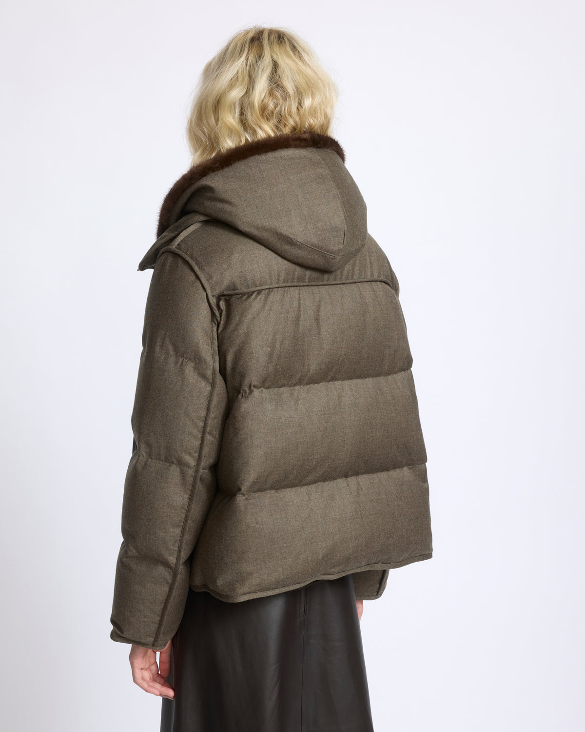 Doudoune courte en flanelle Loro Piana avec plastron amovible en fourrure de vison - Yves Salomon - Nouvelle collection Automne Hiver