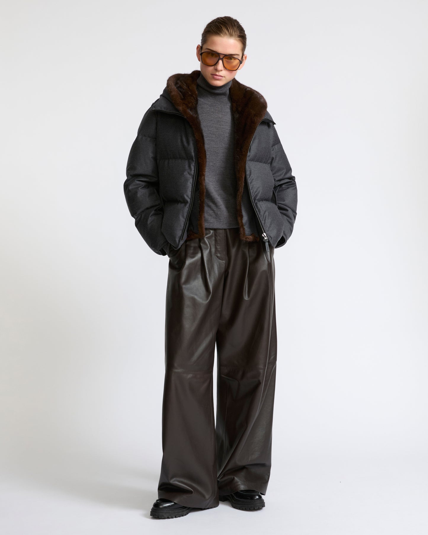 Doudoune courte en flanelle Loro Piana avec plastron amovible en fourrure de vison- Yves Salomon - Nouvelle collection Automne Hiver