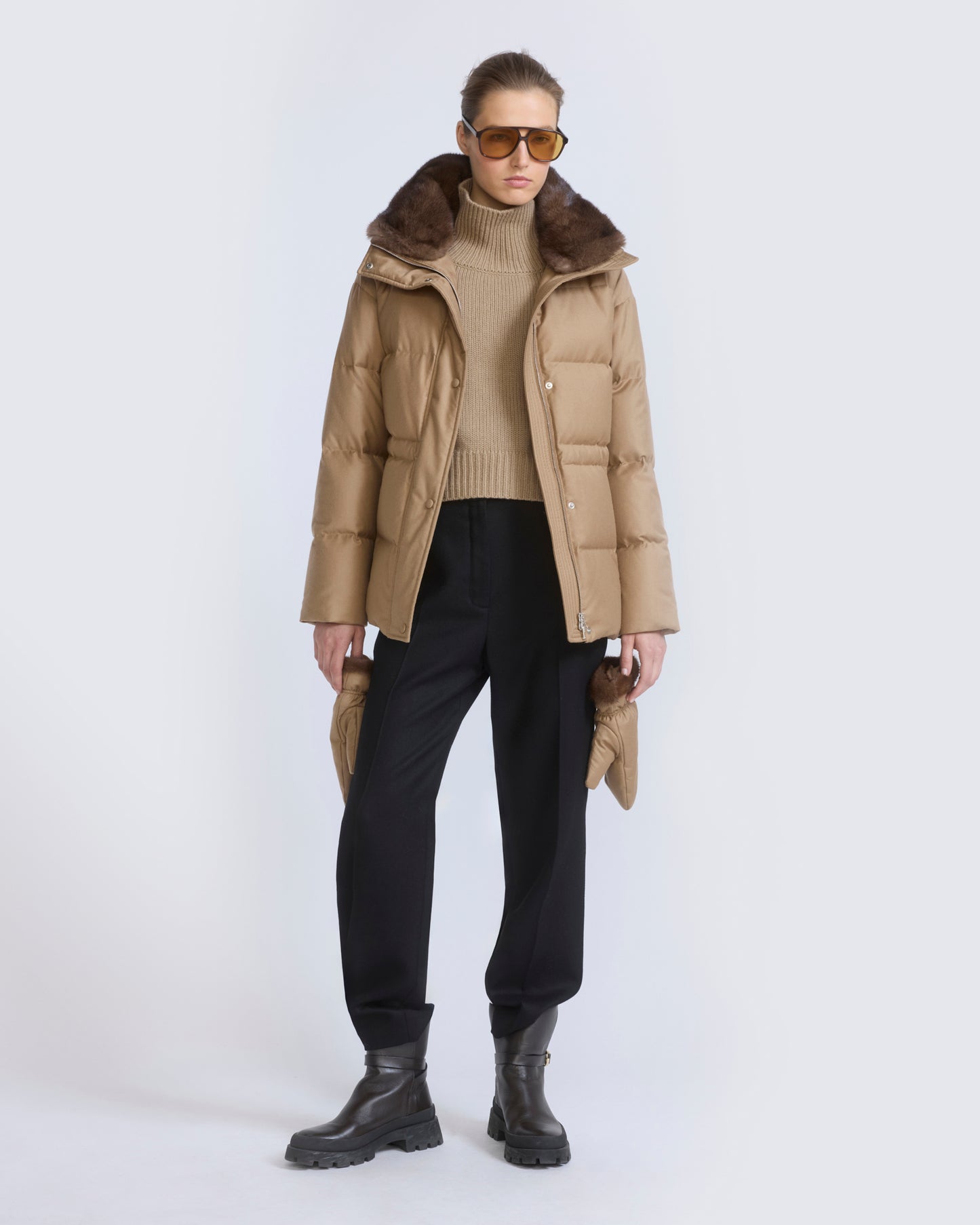 Doudoune en flanelle Loro Piana cintrée avec col et mouffles en fourrure de vison