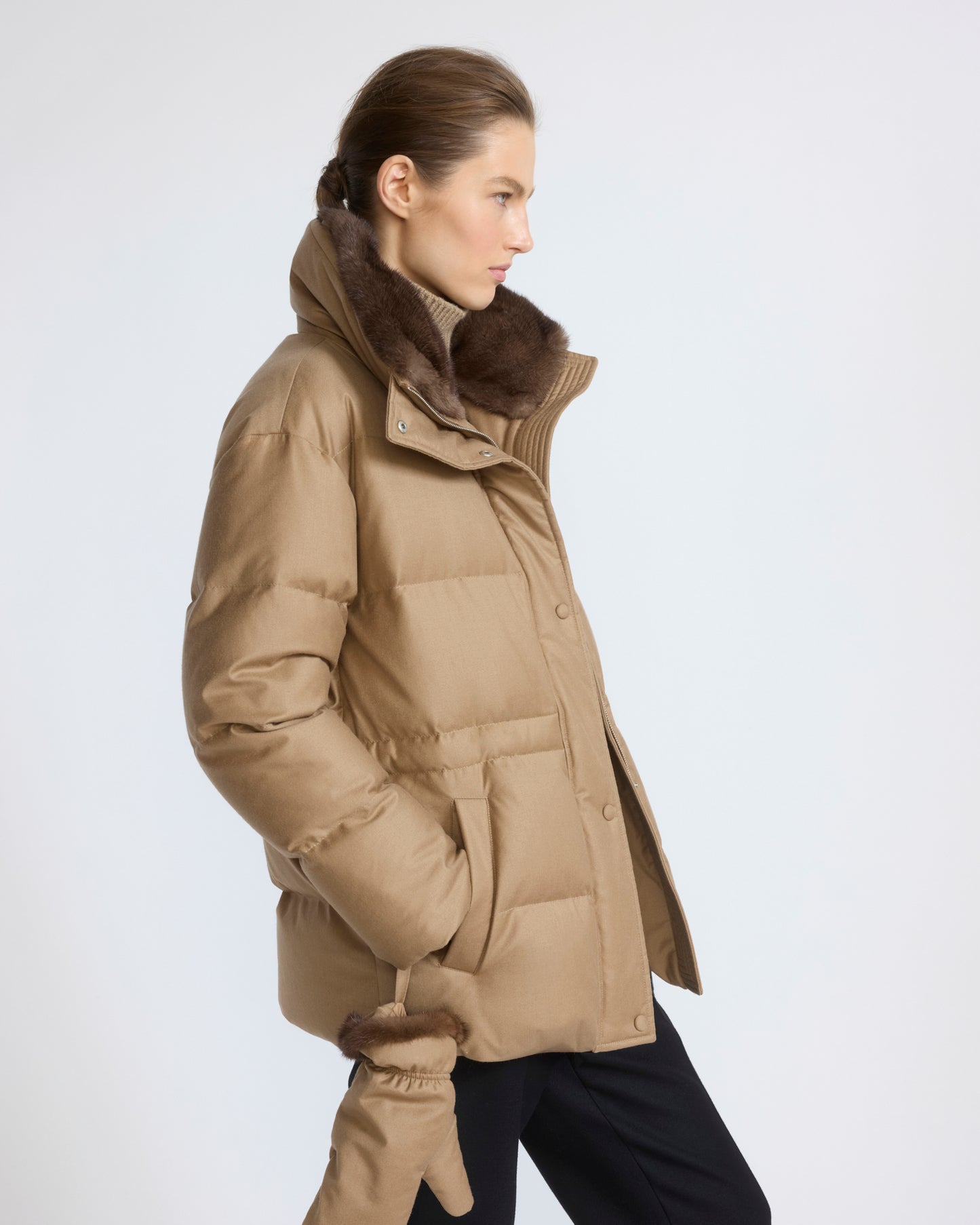Doudoune en flanelle Loro Piana cintrée avec col et mouffles en fourrure de vison