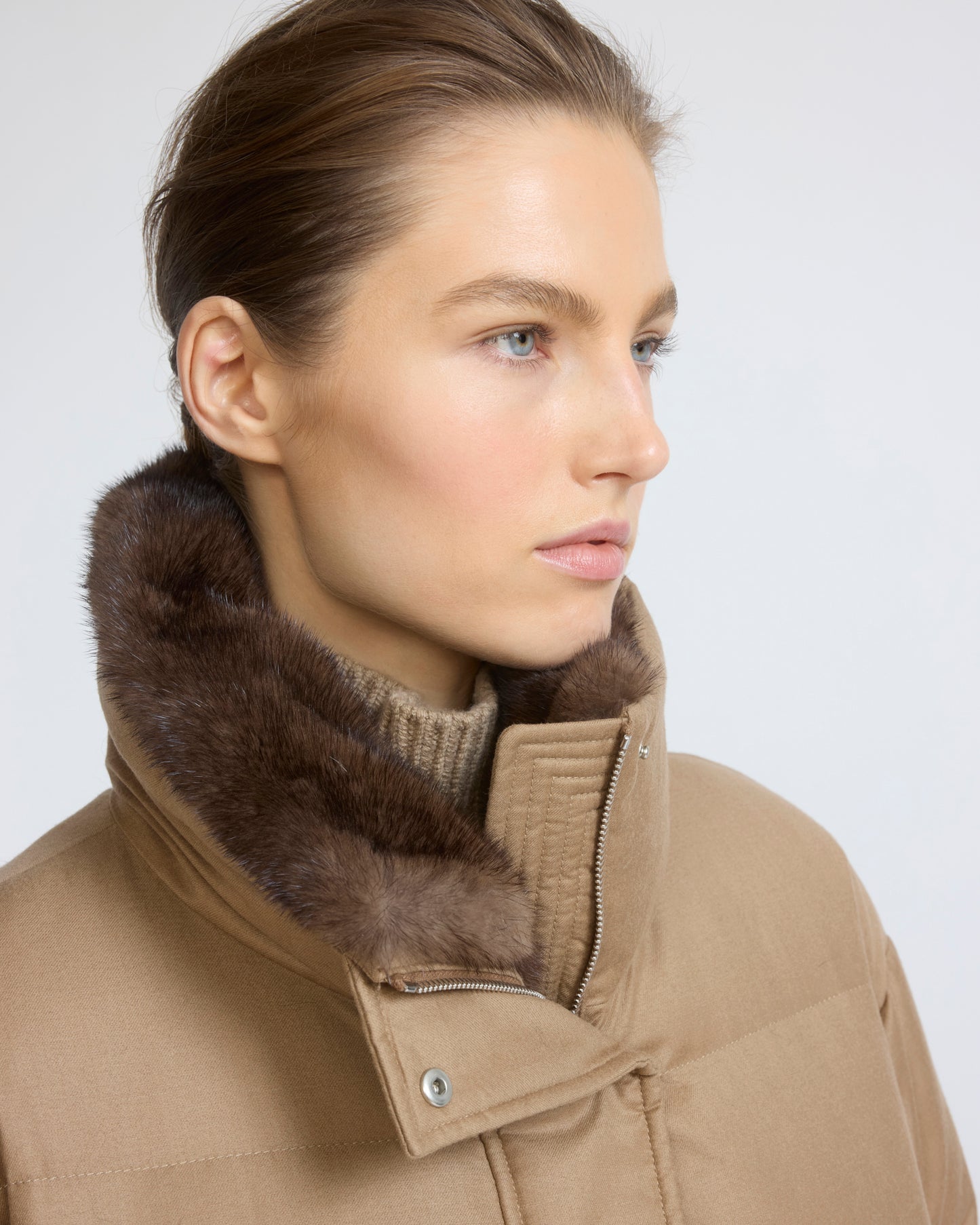 Doudoune en flanelle Loro Piana cintrée avec col et mouffles en fourrure de vison