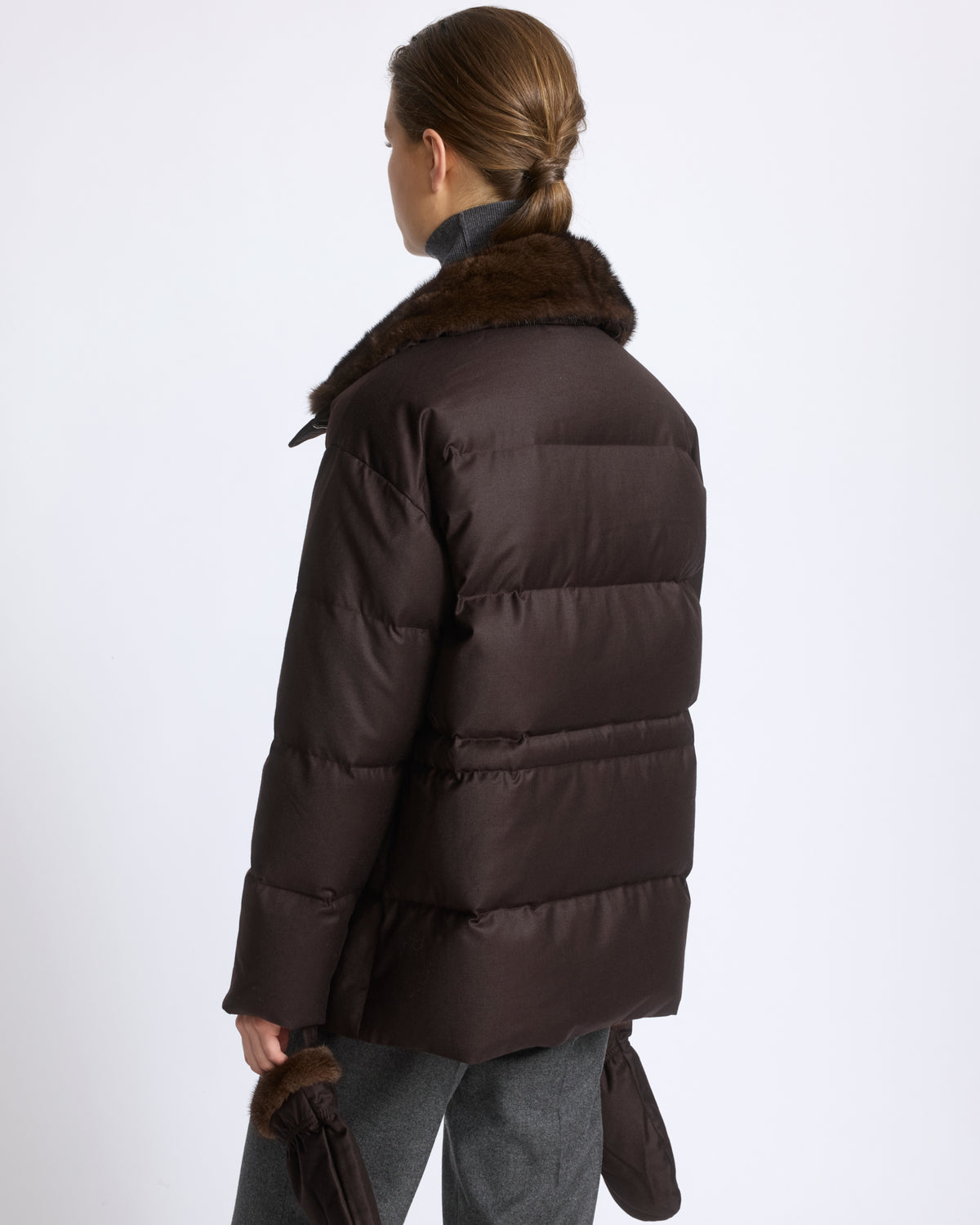 Doudoune en flanelle Loro Piana cintrée avec col et mouffles en fourrure de vison - Yves Salomon - Nouvelle collection Automne Hiver
