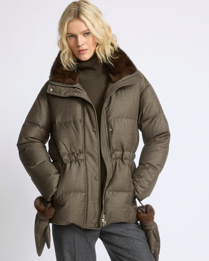 Doudoune en flanelle Loro Piana cintrée avec col et mouffles en fourrure de vison - Yves Salomon - Nouvelle collection Automne Hiver