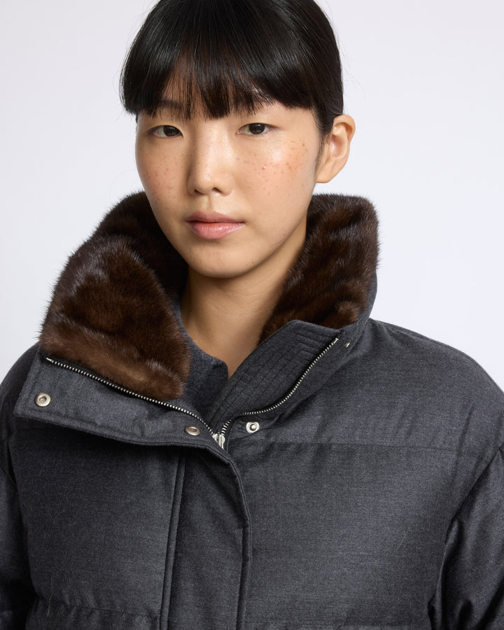Doudoune en flanelle Loro Piana cintrée avec col et mouffles en fourrure de vison - Yves Salomon - Nouvelle collection Automne Hiver