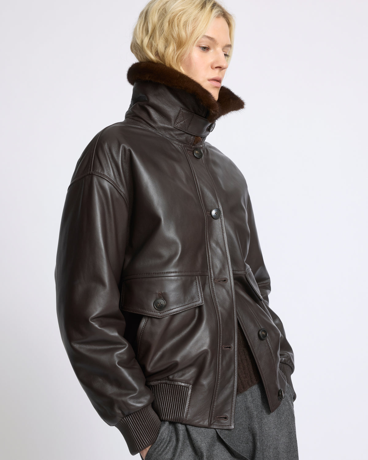 Veste courte en cuir d'agneau et col en fourrure de vison amovible - Yves Salomon - Nouvelle collection Automne Hiver