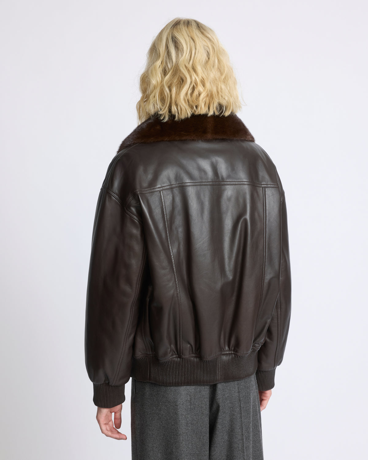 Veste courte en cuir d'agneau et col en fourrure de vison amovible - Yves Salomon - Nouvelle collection Automne Hiver