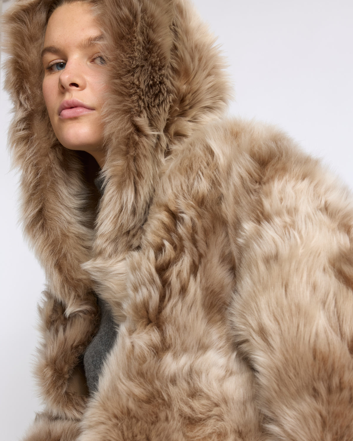 Veste à capuche réversible en peau lainée d'agneau Toscane - Yves Salomon - Nouvelle collection Automne Hiver