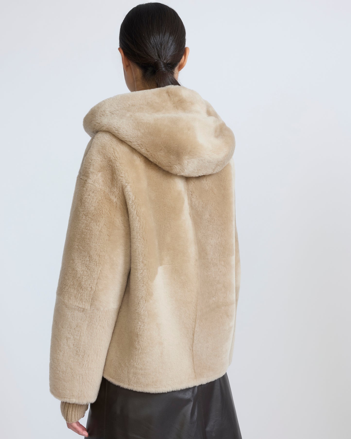 Veste à capuche en peau lainée d'agneau Mérinos