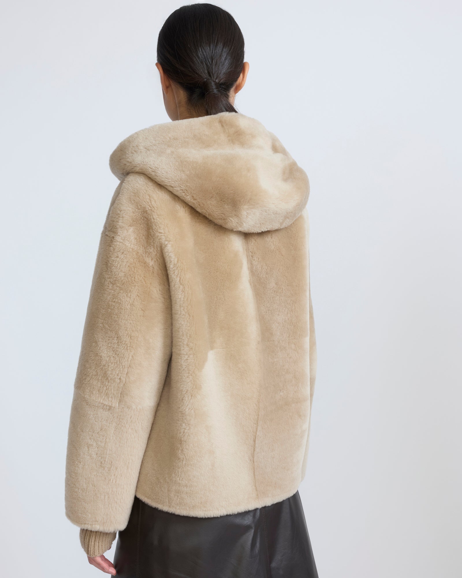 Veste à capuche en peau lainée d'agneau Mérinos