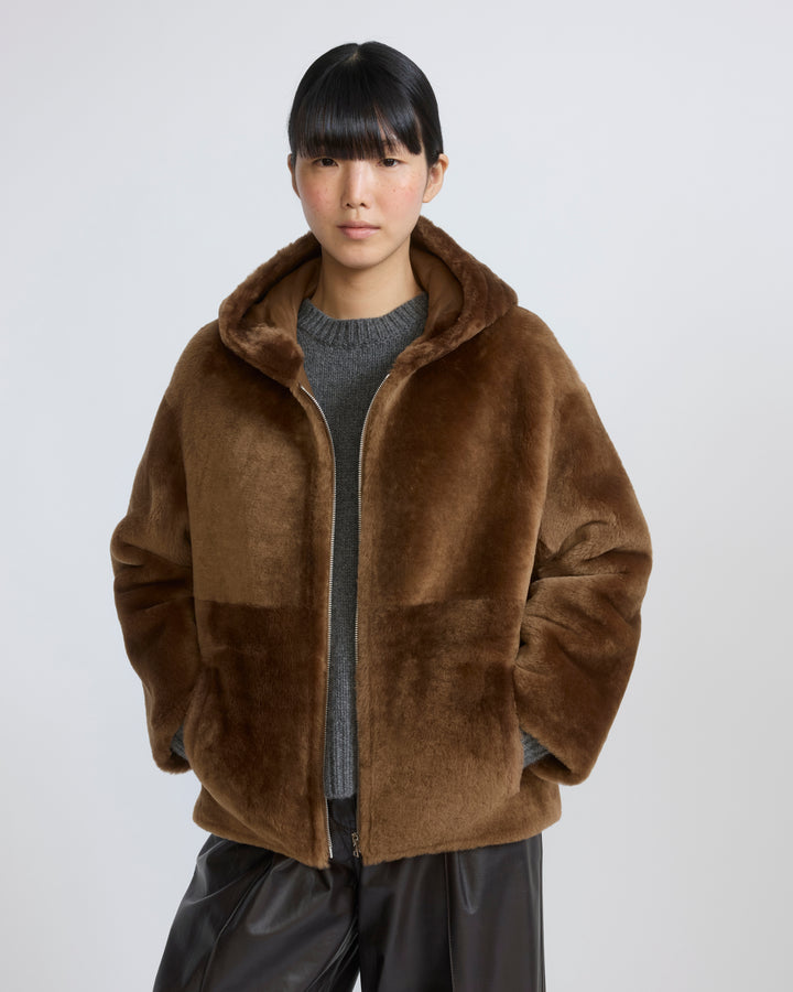 Veste à capuche en peau lainée d'agneau Mérinos