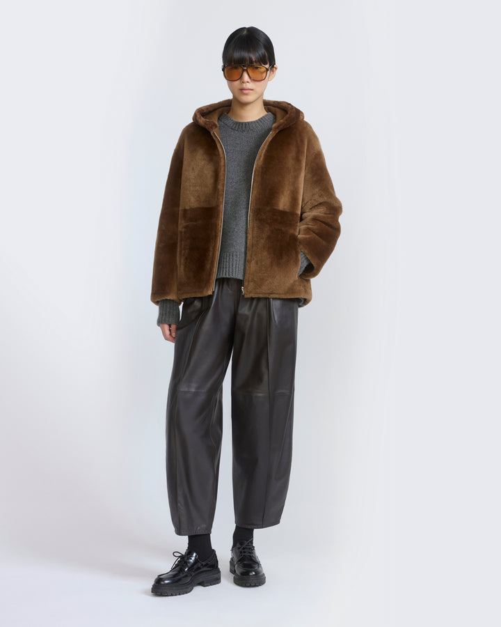 Veste à capuche en peau lainée d'agneau Mérinos