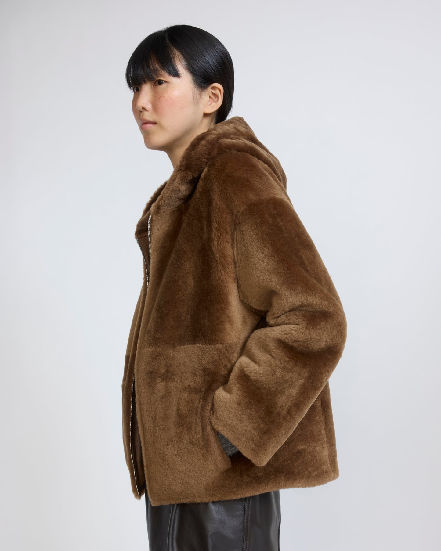 Veste à capuche en peau lainée d'agneau Mérinos