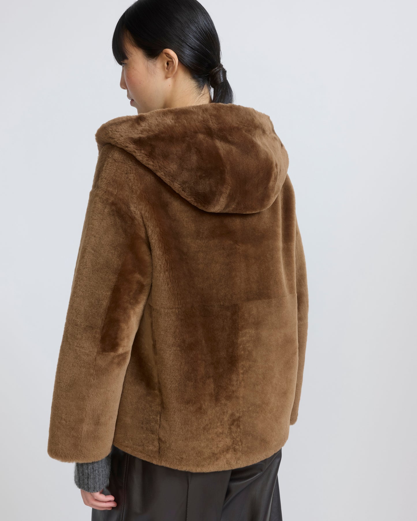 Veste à capuche en peau lainée d'agneau Mérinos