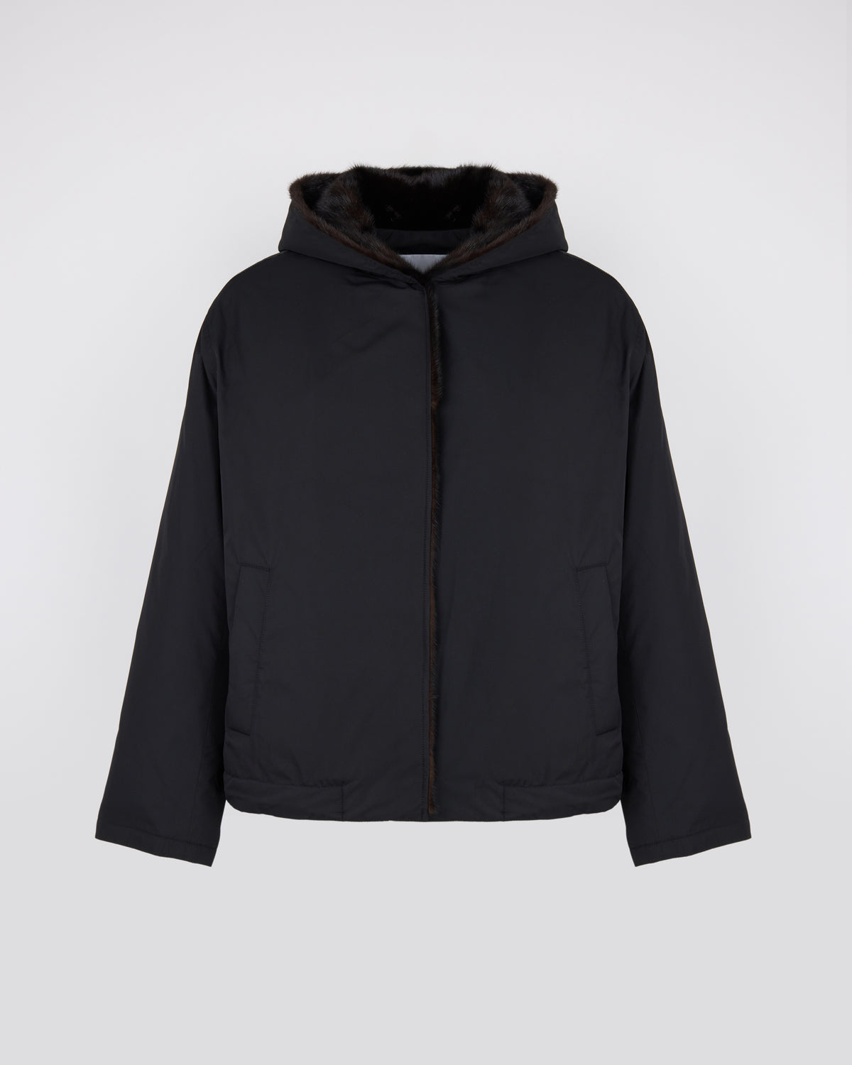 Doudoune courte lisse à capuche en tissu technique déperlant en intérieur fourrure de vison - Yves Salomon - Nouvelle collection Automne Hiver