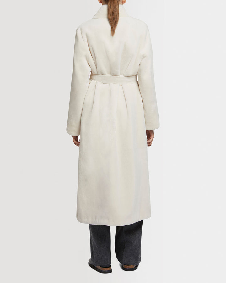 Manteau ceinturé en fourrure de vison rasé et fourrure de vison à poils longs