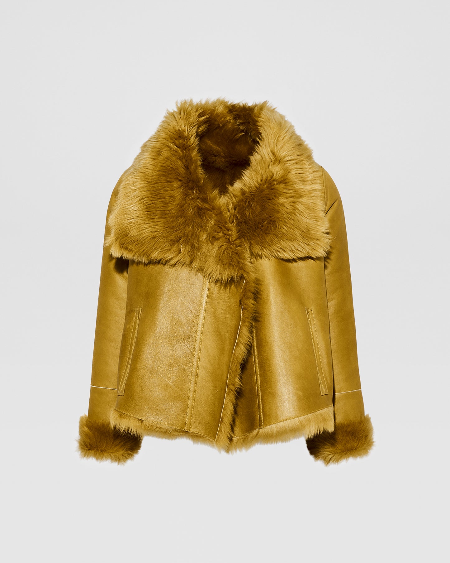 Veste courte en peau lainée d'agneau de Toscane