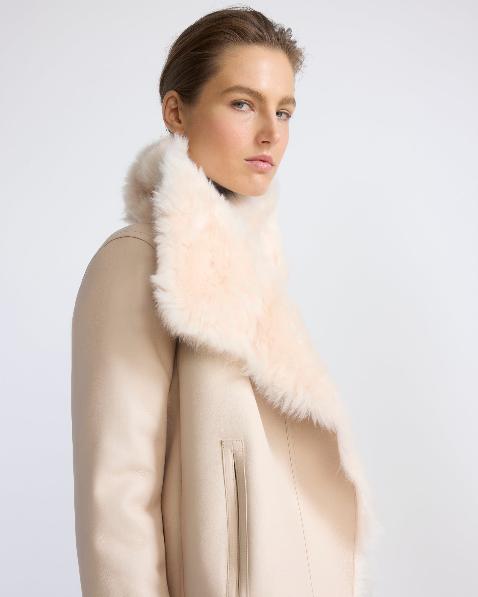 Veste courte réversible en peau lainée d'agneau de Toscane