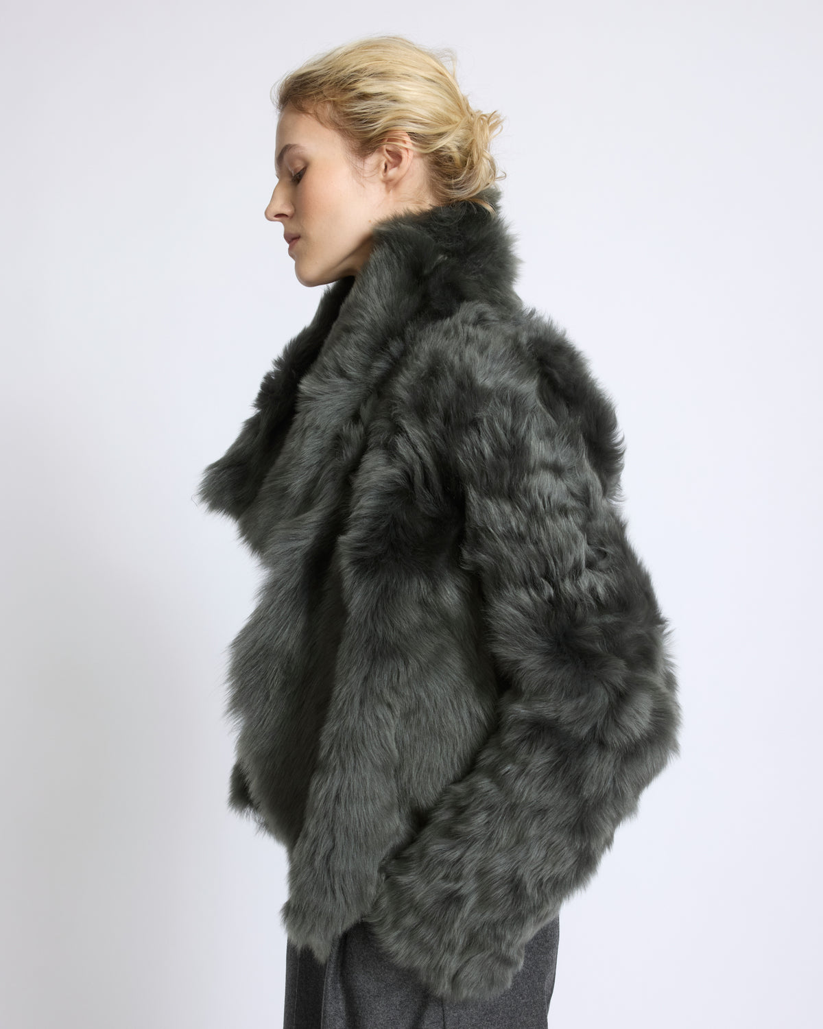 Veste courte en peau lainée d'agneau de Toscane - Yves Salomon - Nouvelle collection Automne Hiver