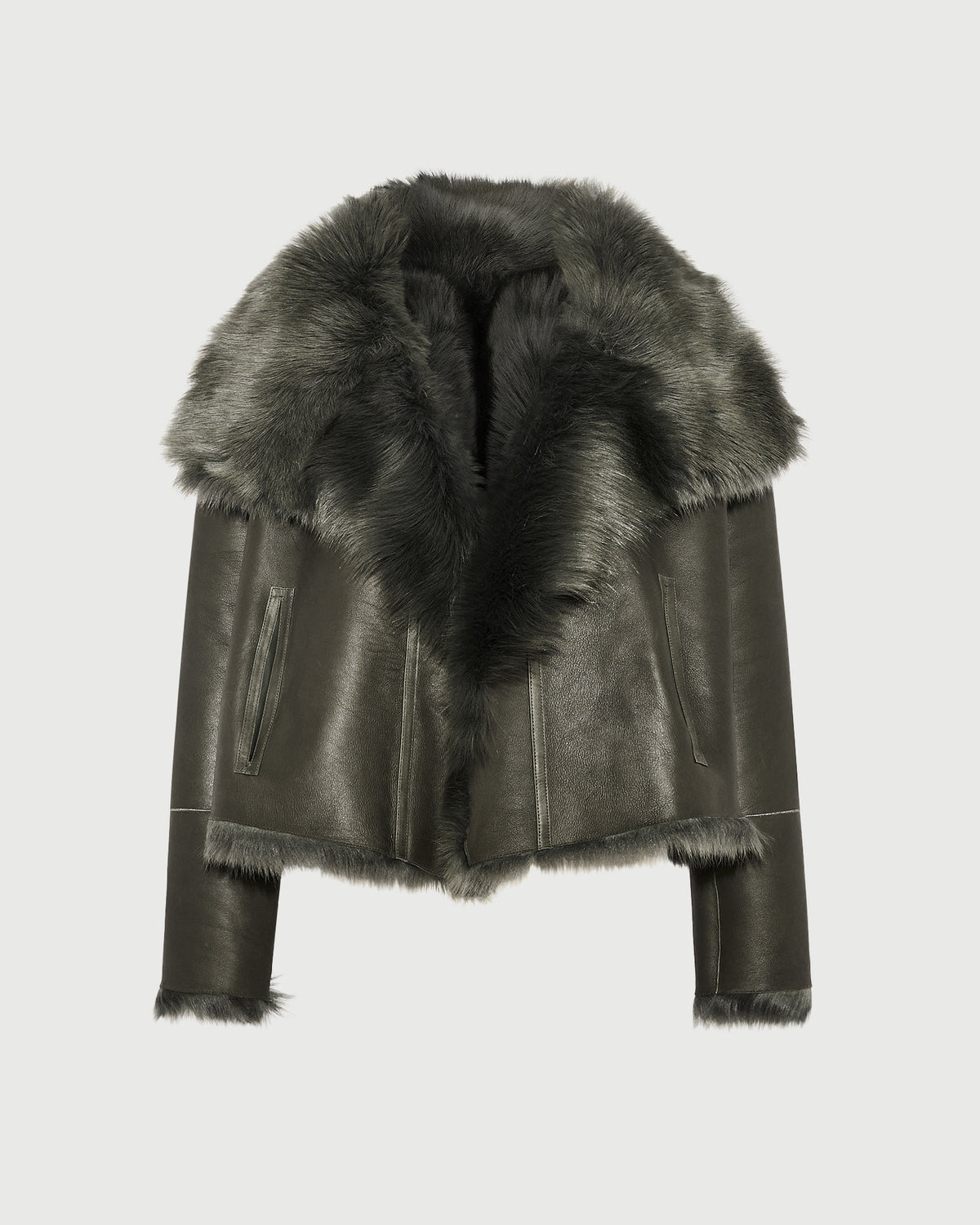 Veste courte en peau lainée d'agneau de Toscane