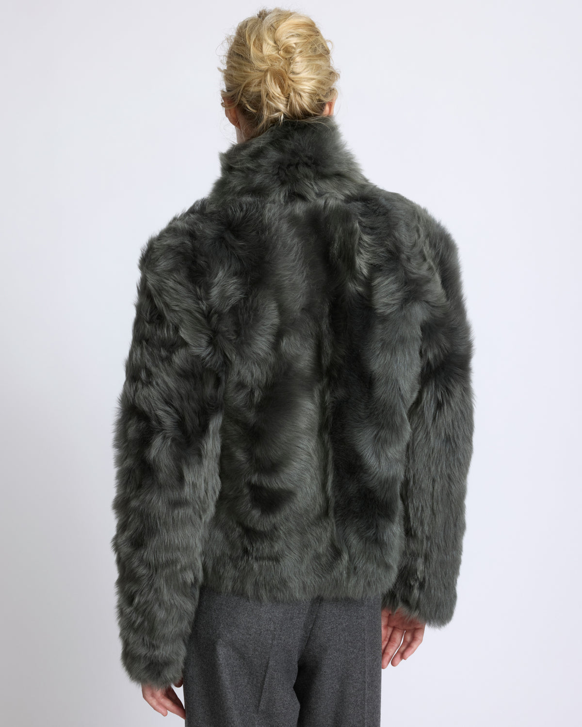 Veste courte en peau lainée d'agneau de Toscane - Yves Salomon - Nouvelle collection Automne Hiver