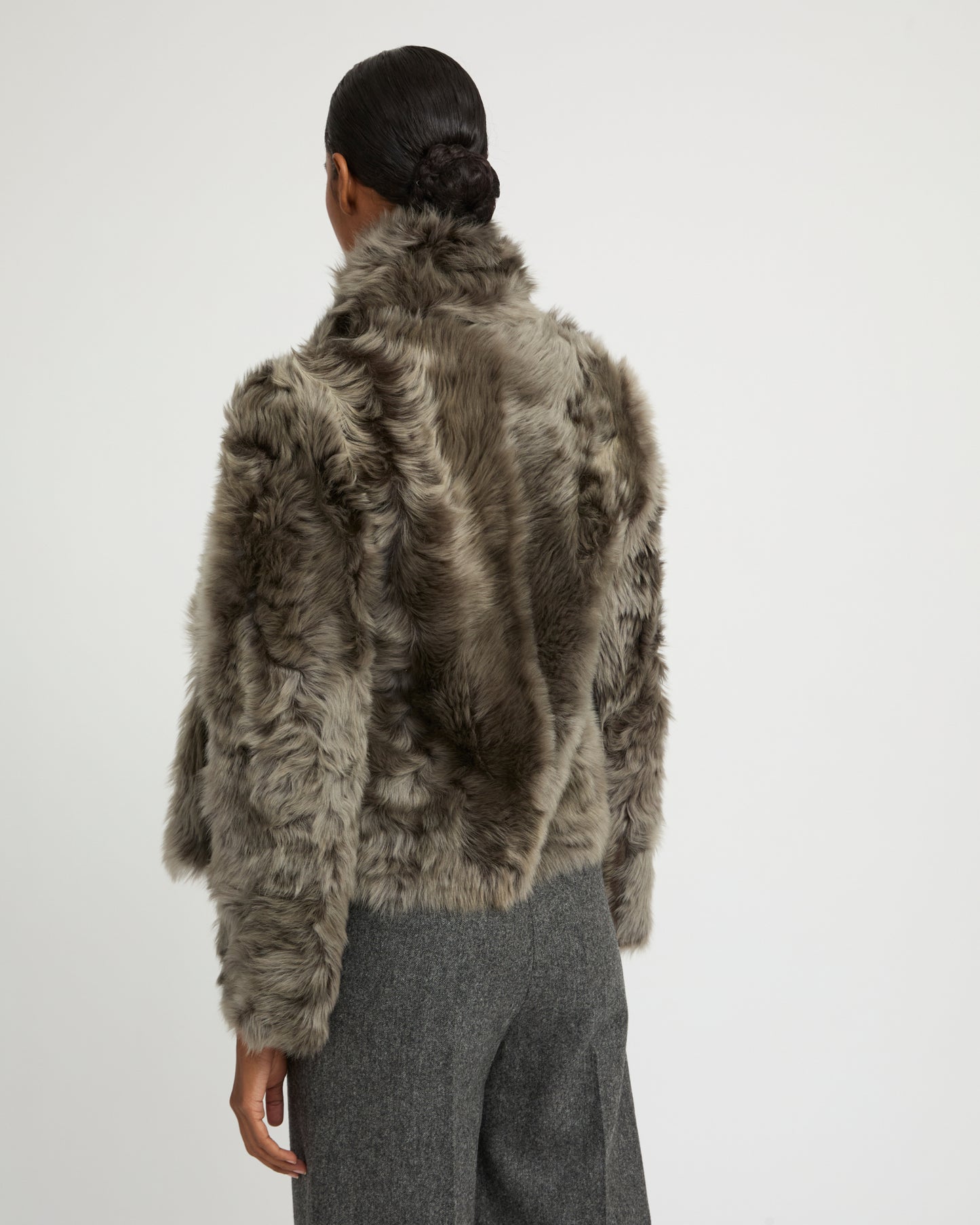 Veste courte en peau lainée d'agneau de Toscane
