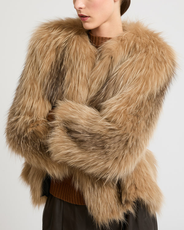 Veste courte en renard tricoté