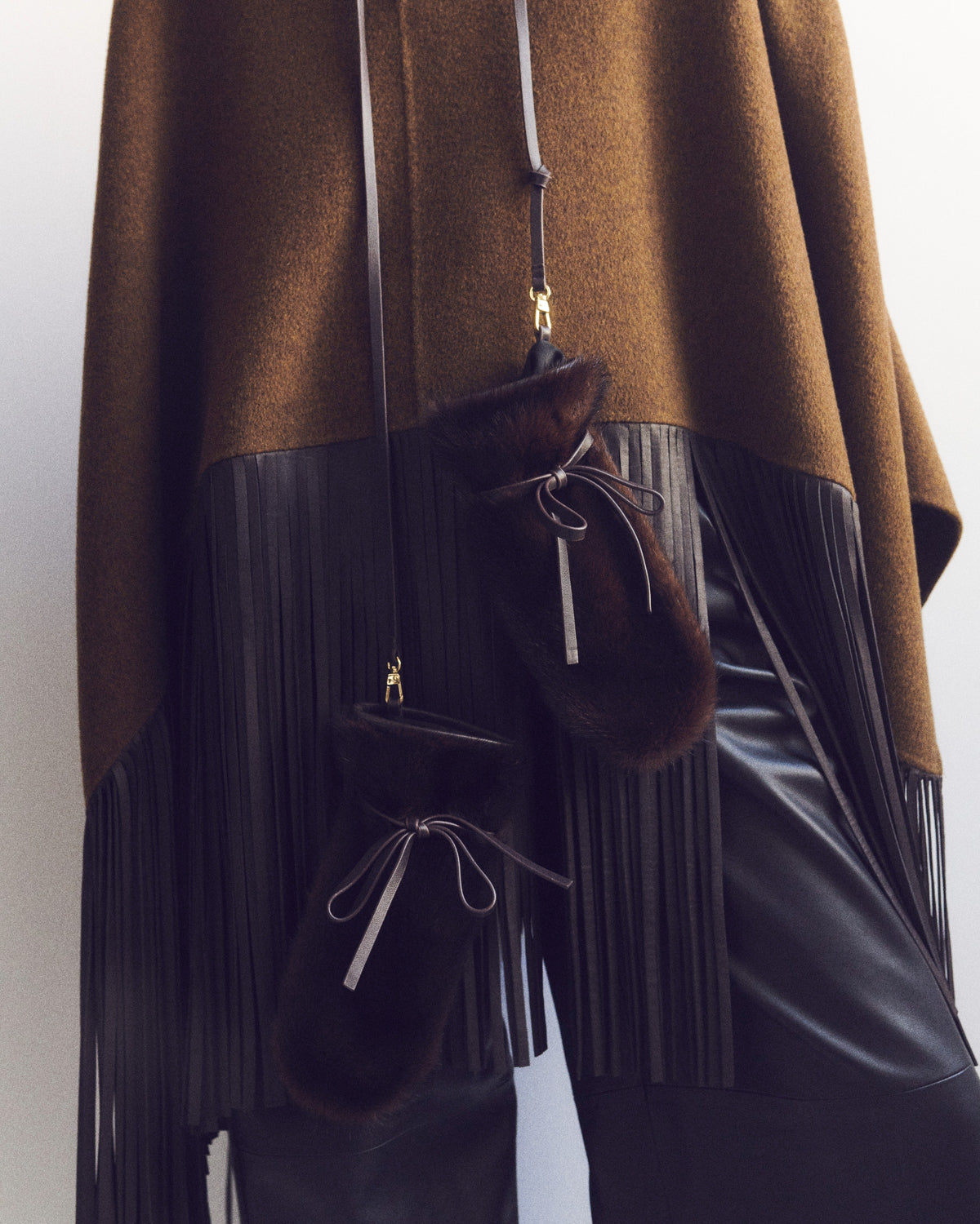 Moufles en fourrure de vison et cuir- Yves Salomon - Nouvelle collection Automne Hiver