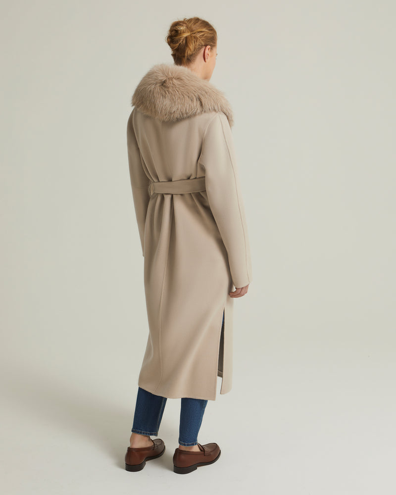 Manteau long en lainage cachemire et col en fourrure de renard