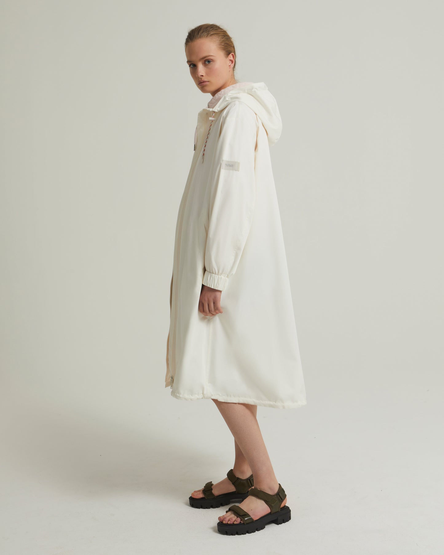 Manteau ceinturé en tissu technique imperméable