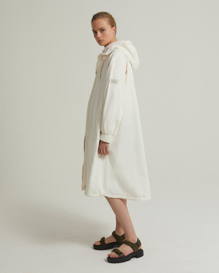 Manteau ceinturé en tissu technique imperméable