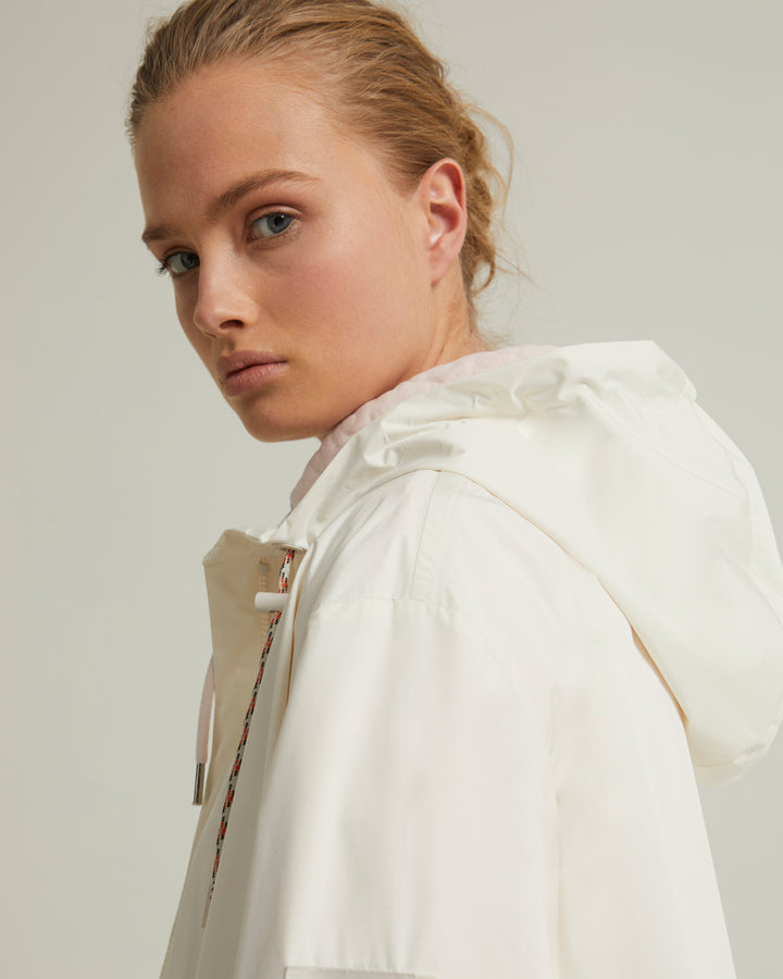 Manteau ceinturé en tissu technique imperméable