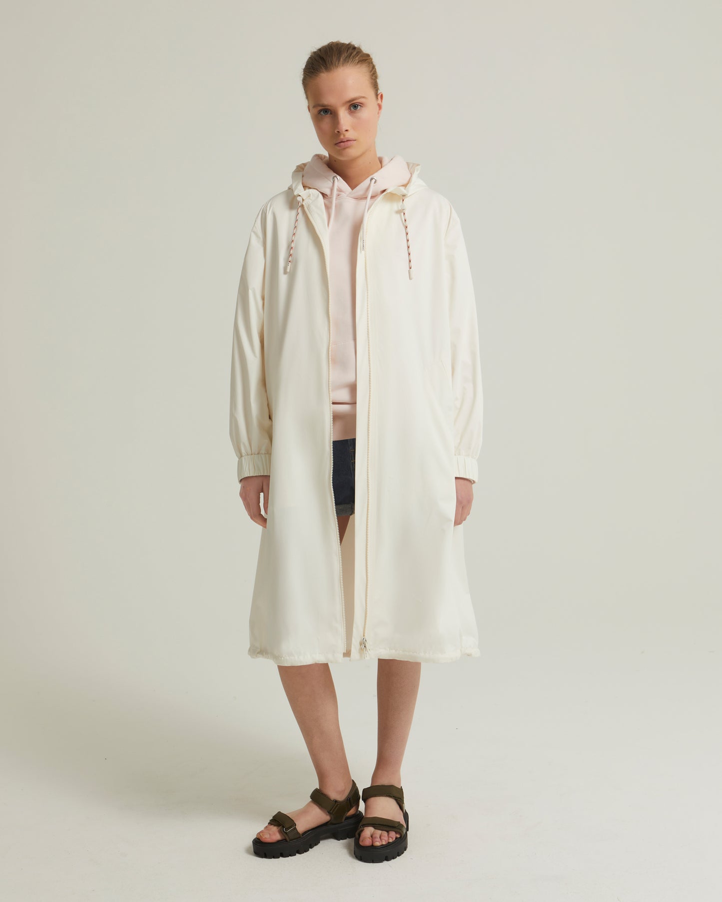 Manteau ceinturé en tissu technique imperméable