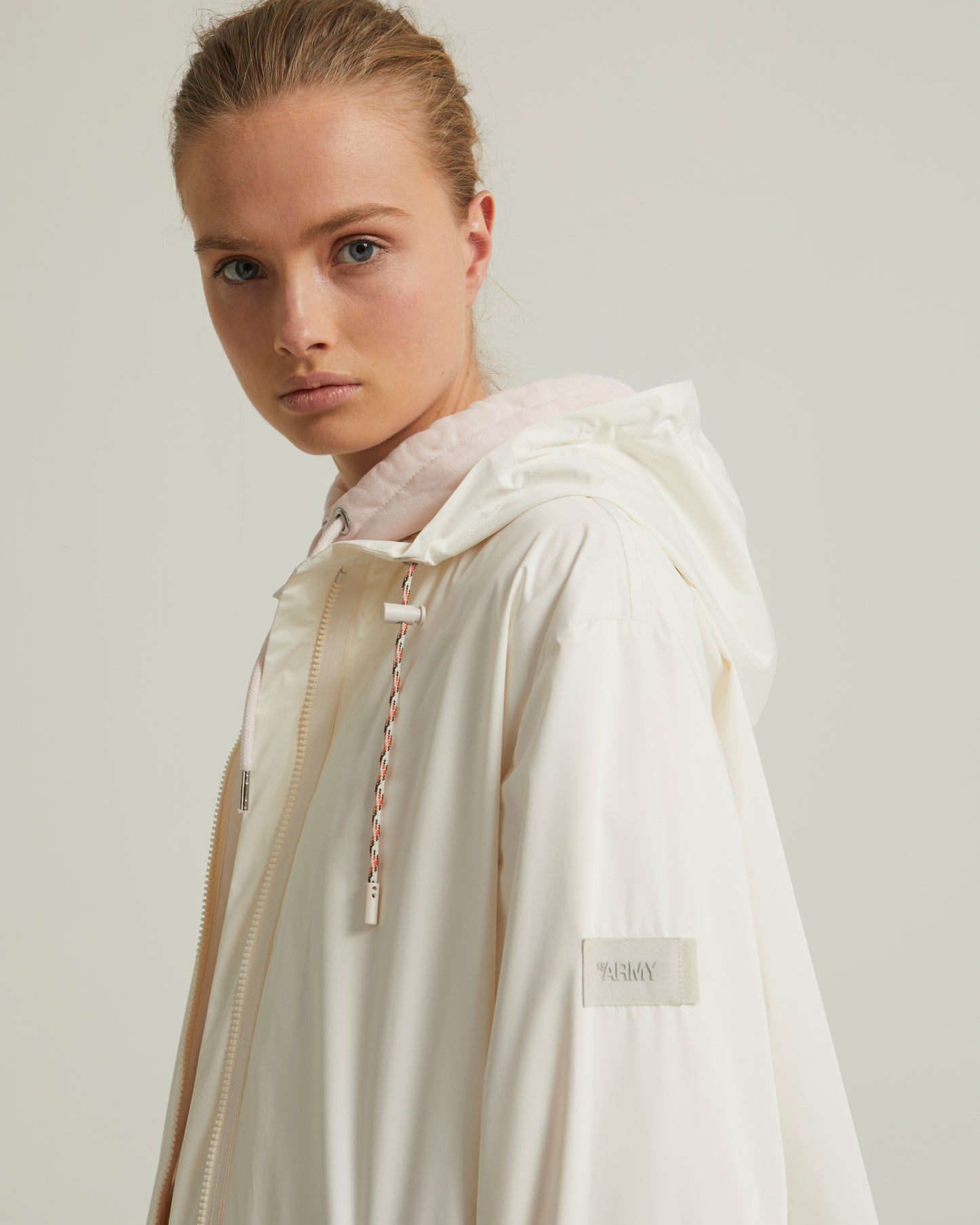Manteau ceinturé en tissu technique imperméable