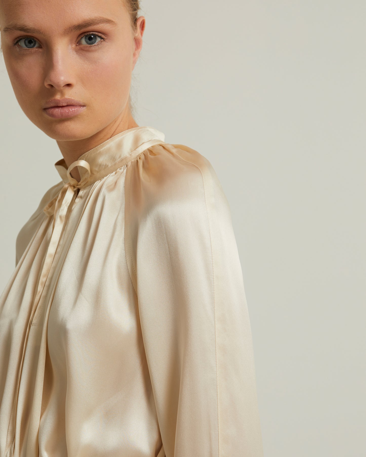 Flowing dress with long sleeves in silk satin