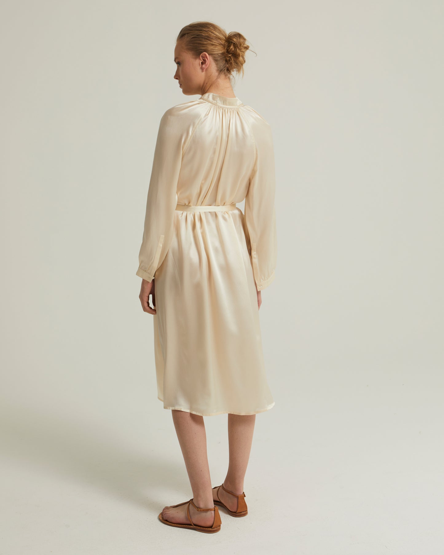 Flowing dress with long sleeves in silk satin