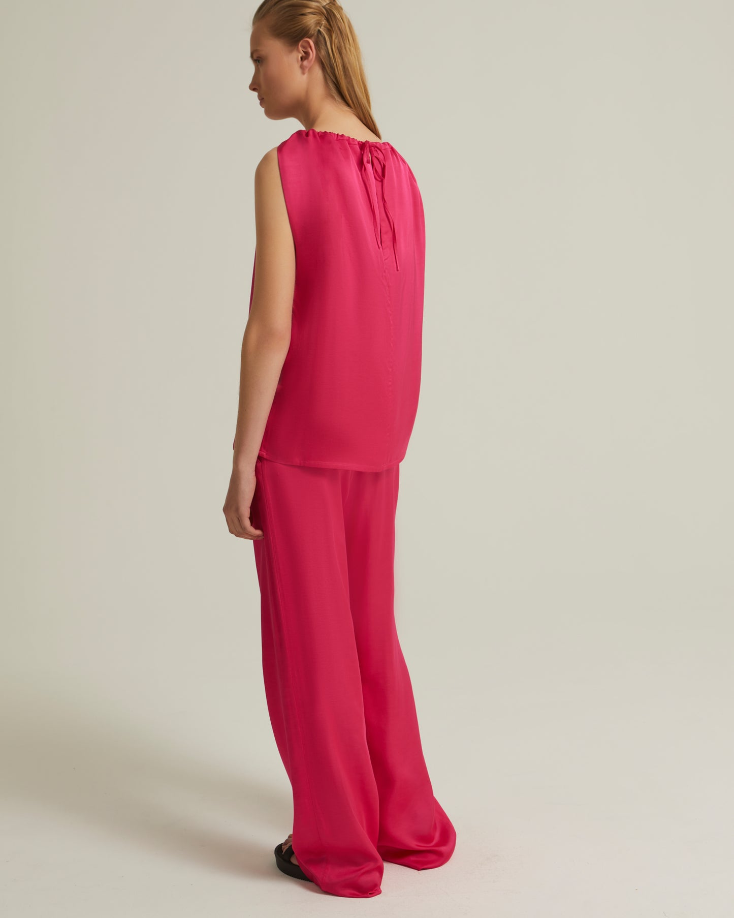 Pantalon droit en satin de soie mélangé