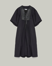 Robe aus Baumwollpopeline mit Plastron und lasergeschnittenem Leder – Schwarz
