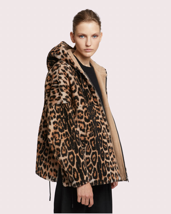 Veste à capuche en peau lainée - imprimé façon léopard